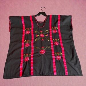 VINTAGE MEXICAN HUIPIL / BLUSA BLACK TOP EMBROIDERED FLORAL RIBBON SIZE L/XL